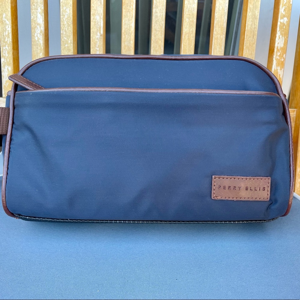 Men’s Perry Ellis Portfolio Toiletry Bag!